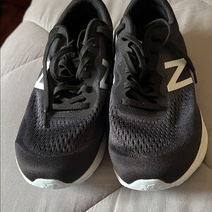 New Balance Black and White Athletic Sneakers. In great condition